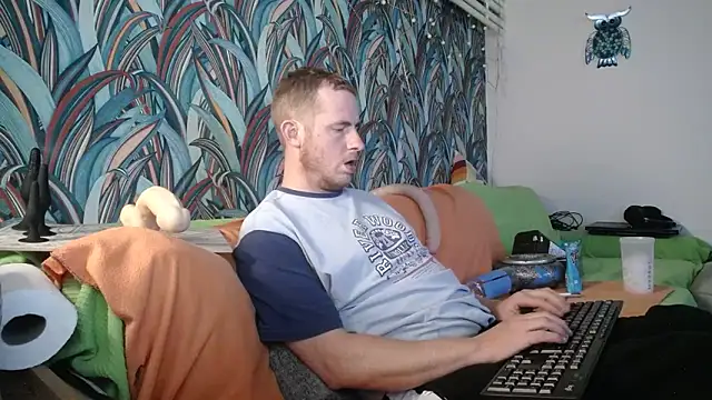 Snapshot of gaydavid chatting on 09-20-25, 12:04 gaydavid online show from 09-20-25, 12:04