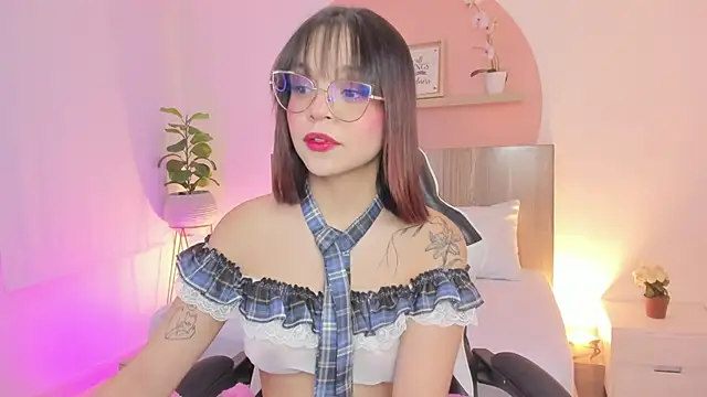 Snapshot of Clara_Luu chatting on 05-14-26, 02:52 Clara Luu online show from 05-14-26, 02:52
