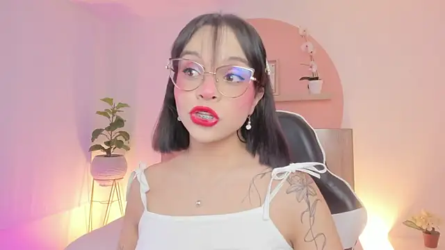 Snapshot of Clara_Luu chatting on 05-07-26, 03:11 Clara Luu online show from 05-07-26, 03:11