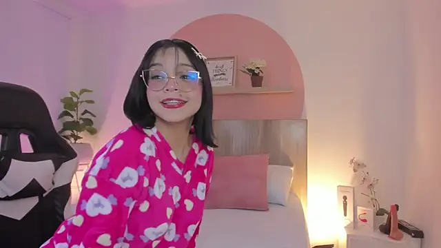 Snapshot of Clara_Luu chatting on 02-08-26, 03:04 Clara Luu online show from 02-08-26, 03:04