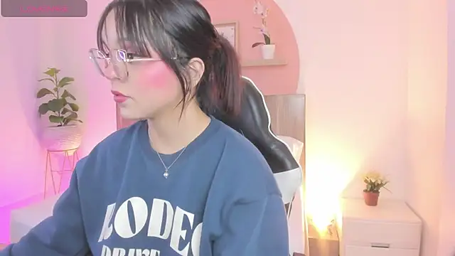 Snapshot of Clara_Luu chatting on 05-23-26, 02:54 Clara Luu online show from 05-23-26, 02:54