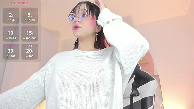 Snapshot of Clara_Luu chatting on 05-16-26, 02:32 Clara Luu online show from 05-16-26, 02:32