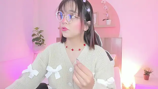 Snapshot of Clara_Luu chatting on 05-24-26, 02:44 Clara Luu online show from 05-24-26, 02:44