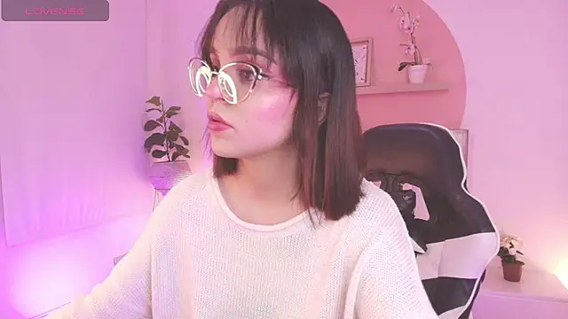 Clara Luu online show from 07-17-26, 02:53