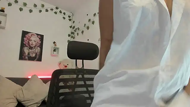 Snapshot of anastasia_tuya chatting on 02-14-26, 01:17 anastasia tuya online show from 02-14-26, 01:17