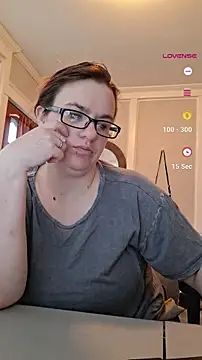 Snapshot of queenpeaches121 chatting on 04-02-26, 11:28 queenpeaches121 online show from 04-02-26, 11:28