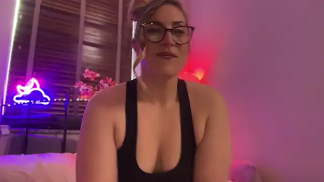 Snapshot of MistresssX chatting on 06-10-26, 01:34 MistresssX online show from 06-10-26, 01:34
