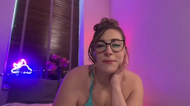 Snapshot of MistresssX chatting on 03-25-26, 04:28 MistresssX online show from 03-25-26, 04:28