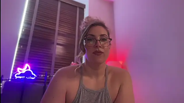 Snapshot of MistresssX chatting on 06-24-26, 12:37 MistresssX online show from 06-24-26, 12:37
