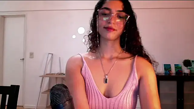 Snapshot of Ariagal chatting on 10-08-25, 11:49 Ariagal online show from 10-08-25, 11:49