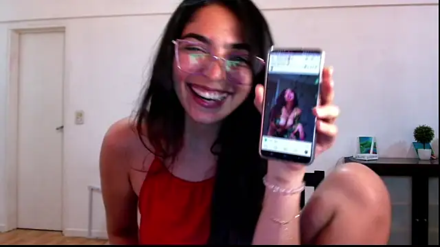 Snapshot of Ariagal chatting on 11-06-25, 06:34 Ariagal online show from 11-06-25, 06:34