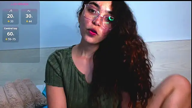 Snapshot of Ariagal chatting on 09-10-25, 11:59 Ariagal online show from 09-10-25, 11:59