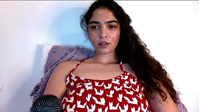 Snapshot of Ariagal chatting on 10-08-25, 03:52 Ariagal online show from 10-08-25, 03:52