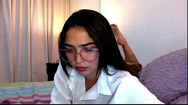 Snapshot of Ariagal chatting on 11-08-25, 12:25 Ariagal online show from 11-08-25, 12:25