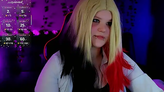 Snapshot of fillisfox_ chatting on 10-08-25, 04:08 fillisfox online show from 10-08-25, 04:08