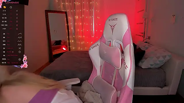 AnyaTaylor  online show from 11-06-25, 08:29