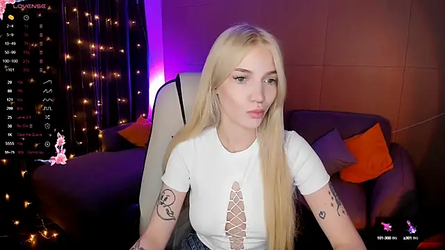 AnyaTaylor  online show from 10-13-25, 02:13