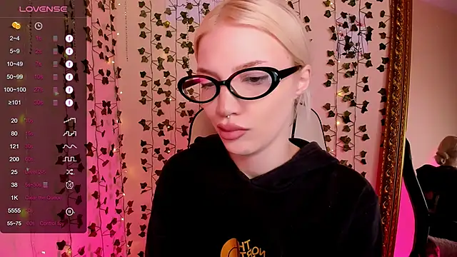 AnyaTaylor  online show from 02-25-26, 02:23