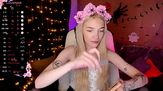 AnyaTaylor  online show from 10-31-25, 02:08