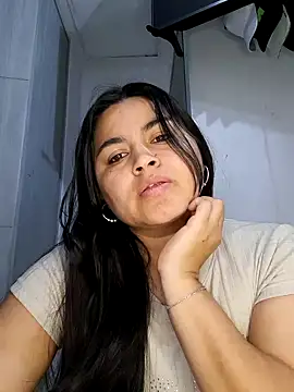 Snapshot of Llizxxy chatting on 02-15-26, 04:46 Llizxxy online show from 02-15-26, 04:46