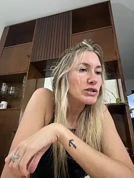 caritadeangellll online show from 11-19-25, 09:48