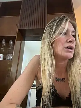 caritadeangellll online show from 11-29-25, 12:44