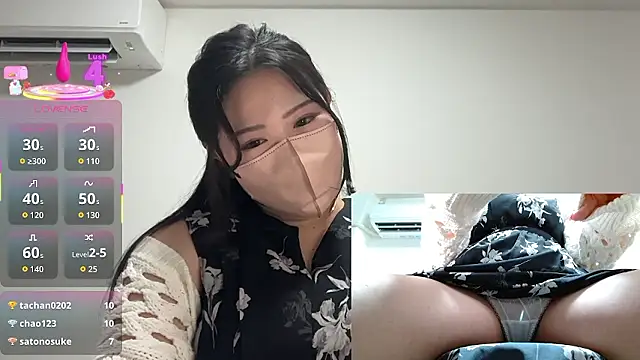    momo   0717 online show from 09-11-25, 03:01