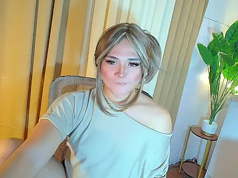 Snapshot of ScarletMoore chatting on 04-21-26, 04:08 ScarletMoore online show from 04-21-26, 04:08