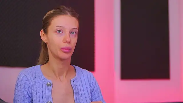 EllieRedd online show from 01-14-26, 04:38