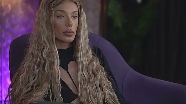 EllieRedd online show from 09-10-25, 04:44