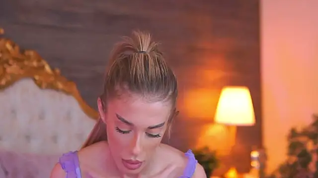 EllieRedd online show from 10-21-25, 08:58