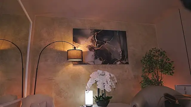 EllieRedd online show from 11-29-25, 05:18