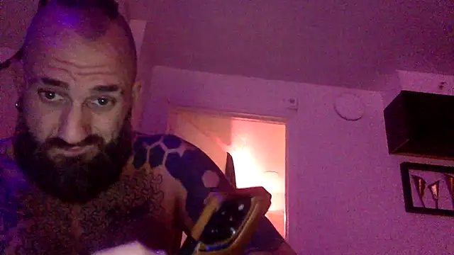 Snapshot of Bearlyfuckinglogan chatting on 07-08-26, 02:46 Bearlyfuckinglogan online show from 07-08-26, 02:46