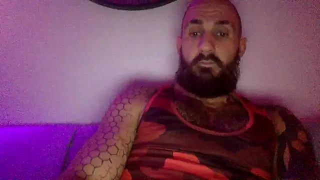 Snapshot of Bearlyfuckinglogan chatting on 07-12-26, 03:07 Bearlyfuckinglogan online show from 07-12-26, 03:07
