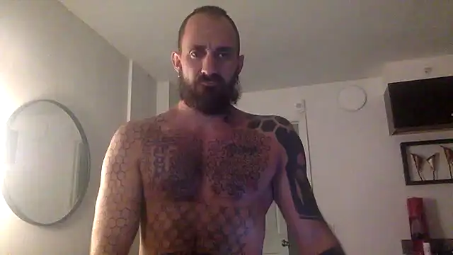 Snapshot of Bearlyfuckinglogan chatting on 07-01-26, 03:01 Bearlyfuckinglogan online show from 07-01-26, 03:01