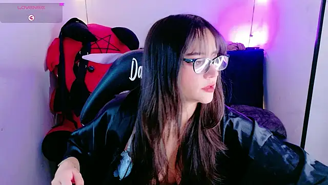 MiaVelvetDoll online show from 11-11-25, 02:01