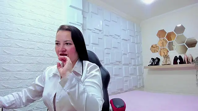 CharlotteSchmidtt online show from 12-22-25, 11:32