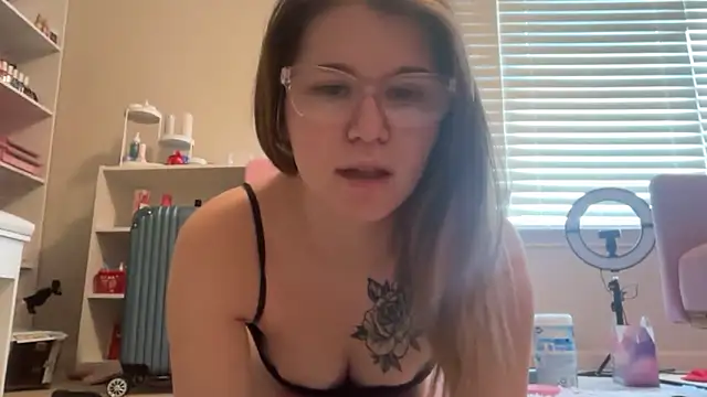 Snapshot of Riley_ray69 chatting on 02-03-26, 02:33 Riley ray69 online show from 02-03-26, 02:33