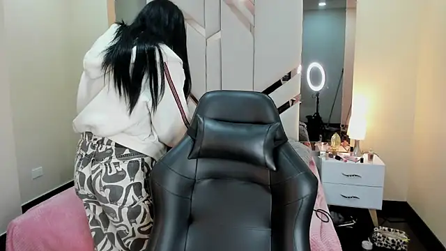 EmmaStonns online show from 10-07-25, 01:23