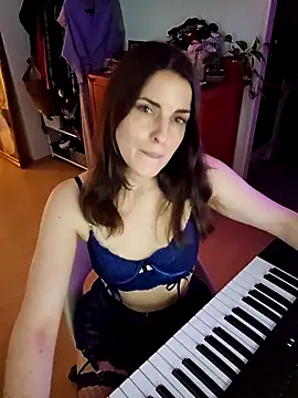 BelleFelicitas online show from 11-28-25, 06:08