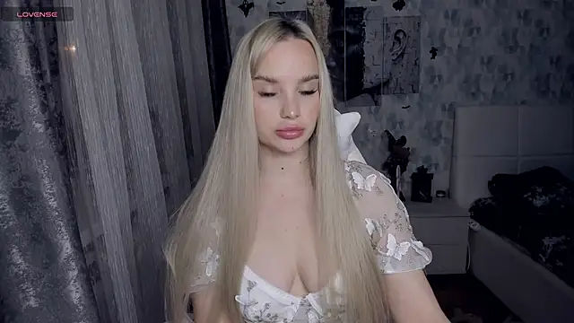 KiraKrox online show from 12-15-25, 08:25