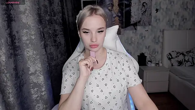 KiraKrox online show from 11-03-25, 07:39