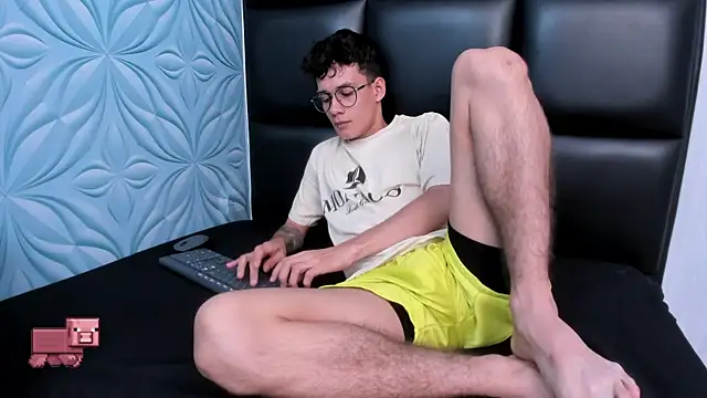 Snapshot of LittleMax23 chatting on 10-08-25, 01:01 LittleMax23 online show from 10-08-25, 01:01