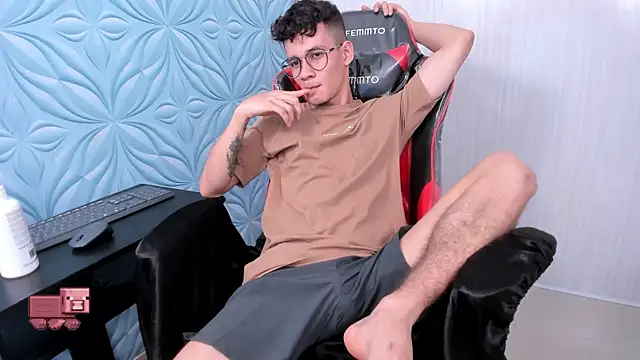 Snapshot of LittleMax23 chatting on 10-22-25, 12:59 LittleMax23 online show from 10-22-25, 12:59