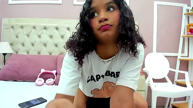 Snapshot of merlyaluna chatting on 09-18-25, 09:18 merlyaluna online show from 09-18-25, 09:18