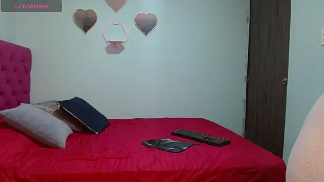 Charlotte lane online show from 11-28-25, 04:23