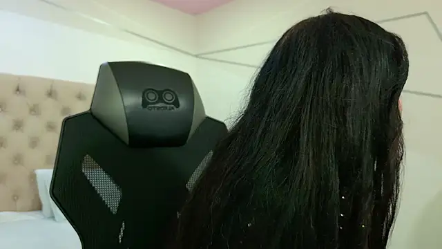 ChannelWhite  online show from 02-05-26, 07:53