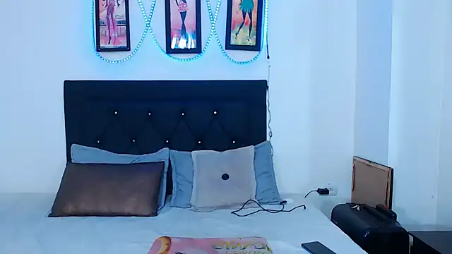 Snapshot of natashat_lorent chatting on 05-02-26, 03:56 natashat lorent online show from 05-02-26, 03:56