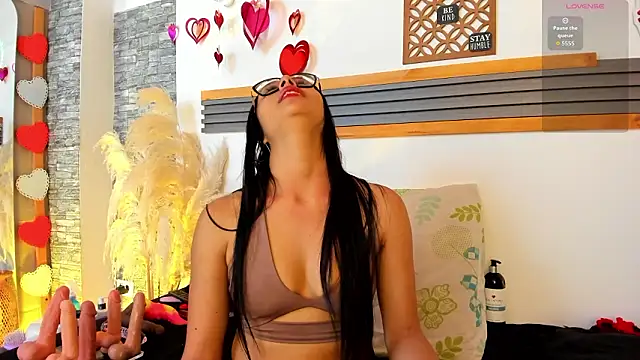 Snapshot of Sarita__love chatting on 02-13-26, 02:11 Sarita love online show from 02-13-26, 02:11