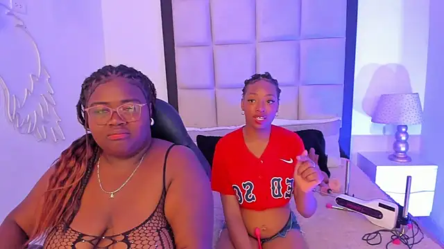 ElisabettaMonroy online show from 12-18-25, 04:00